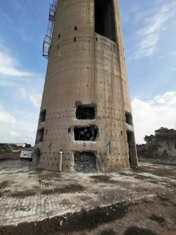 demolizione ciminiere enel piombino