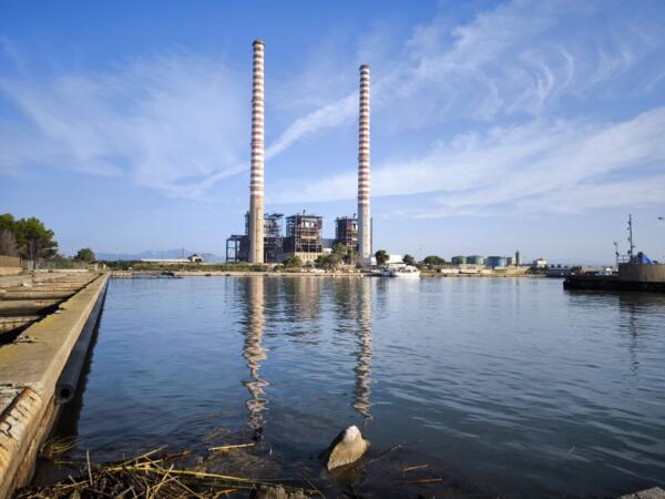 demolizione ciminiere enel piombino