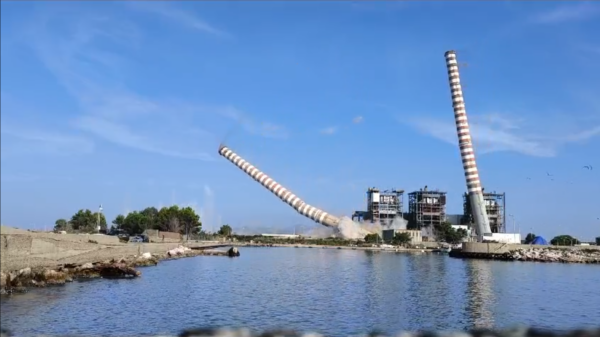 demolizione ciminiere enel piombino