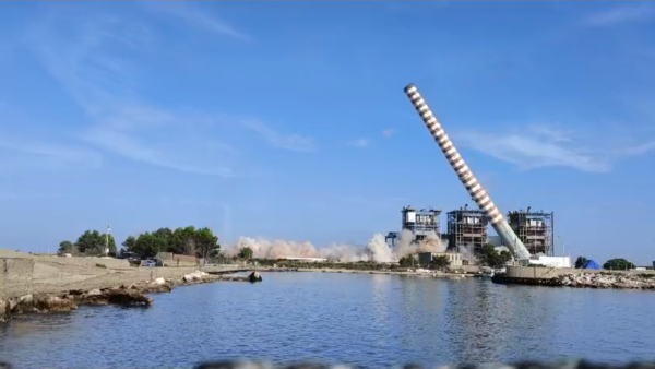 demolizione ciminiere enel piombino